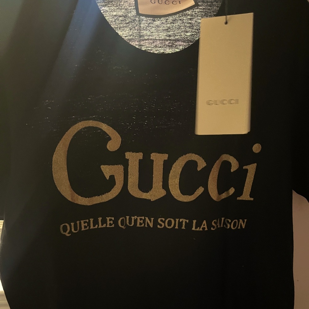 GUCCI JERSEY QUELLE QU'EN SOIT LA SAISON T SHIRT (NEVER WORN)
